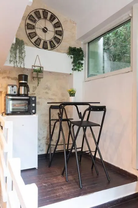 Lägenhet Duplex Parisien En Face Metro13 *